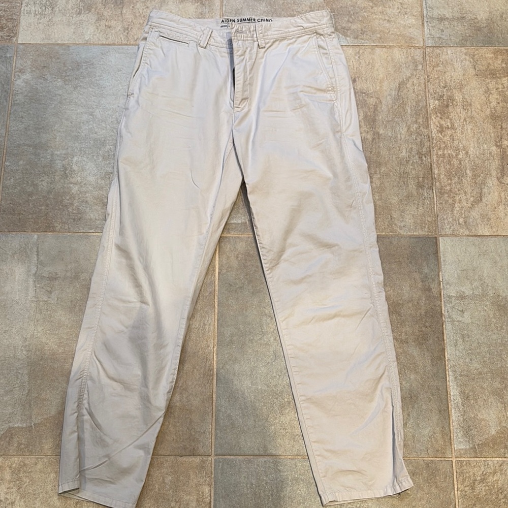 Banana Republic light Beige Aiden SummerChinos-31W/30L